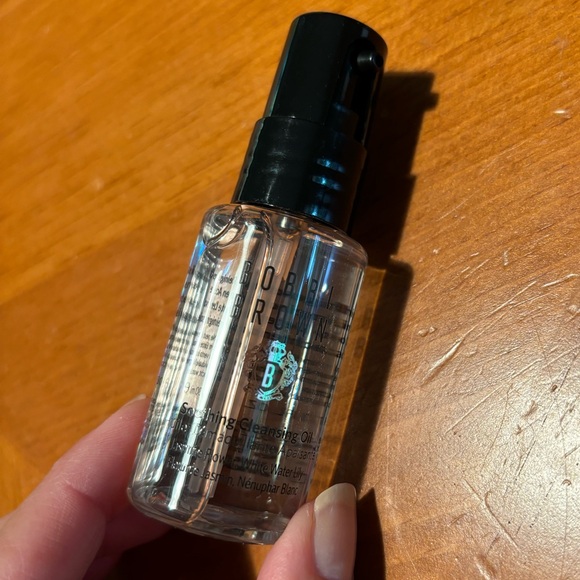 Bobbi Brown Soothing Cleansing Oil - Picture 2 of 9